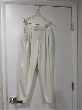 Uniqlo Cream Pleated Tapered Trousers